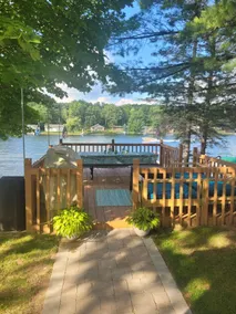 Cozy LakeFront Cottage on All-Sports Lake George - Image 2