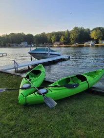 Cozy LakeFront Cottage on All-Sports Lake George - Image 5