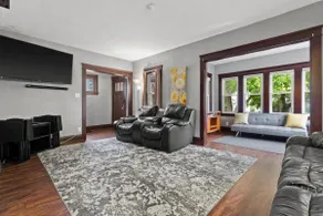 Fiserv 9 min away, Downtown/Am Fam Field 5 min - Image 2