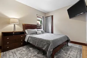 Fiserv 9 min away, Downtown/Am Fam Field 5 min - Image 5