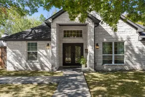 Getaway Near Downtown | Chef’s Kitchen, Hot Tub - Image 3
