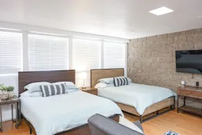 Bright 2BR Studio | Near Little Italy | Downtown - Image 4