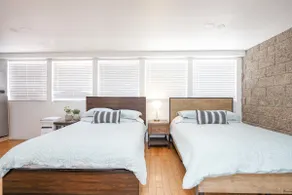 Bright 2BR Studio | Near Little Italy | Downtown - Image 5