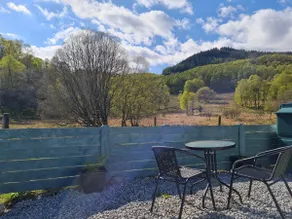 1 bedroom guest house with wood fired hot tub - Image 4