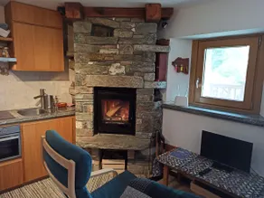 Cozy little flat with fireplace - Image 4