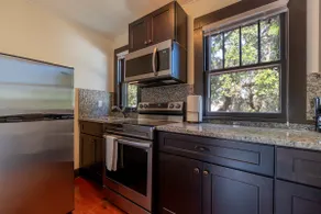 1-Bedroom close to restaurants & beach, bikes - Image 3