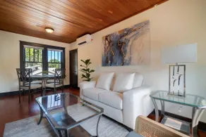 1-Bedroom close to restaurants & beach, bikes - Image 5