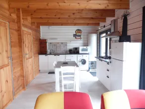 Cozy air-conditioned cottage with parking and internet - Image 4