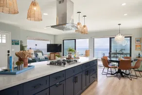 Beach View Bungalow with Stunning, Panoramic Views - Image 2