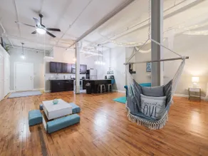 Zen Den Downtown loft W/KING BED & massage table - Image 5