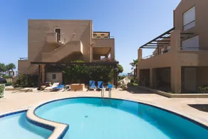 Seaside apartment with shared pool - Image 2