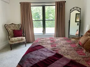 Beautiful, comfortable and serene guest suite - Image 3