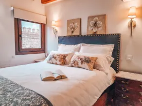 Emer Apartments, Apartment with queen bed 1 - Image 3