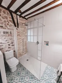 Emer Apartments, Apartment with queen bed 1 - Image 5