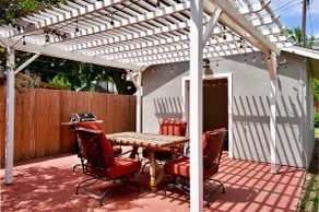 Cheerful 3 bedroom with an entertainer's backyard - Image 4