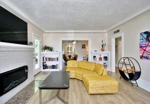 Cheerful 3 bedroom with an entertainer's backyard - Image 5