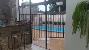 House with swimming pool, barbecue area, parking - Image 2