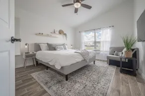 Newly Renovated 4 BR/2B Riverview Oasis w/ King 🛏 - Image 4