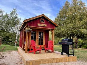 Cute Red Pine Bunkie with breathtaking water view - Image 2