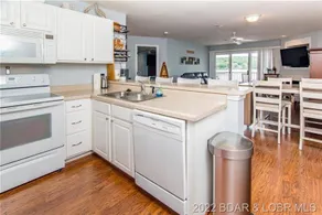 Waterfront condo on LOTO - boat slip available - Image 5