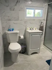 • New Large 1B Apartment • Wi-Fi, & Free Parking - Image 4