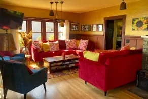 SHABBY CHIC WATERFRONT RETREAT serene low bank waterfront home w/ gas fire pit. - Image 4