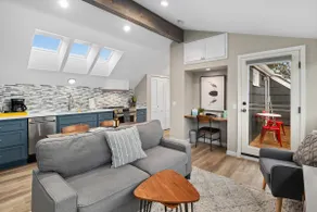 Modern 1 BR apt in Old Town w/view. Walk to beach. - Image 5