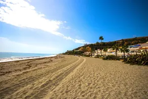 Seaside house with direct beach access and swimming pool - Image 5