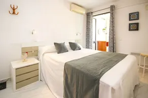 Seaside house with direct beach access and swimming pool - Image 4