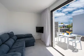 Modern and comfortable home with beautiful terrace - Image 5