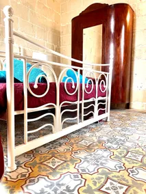 Fully Refurbished 100 year old 4 bedroom HOC. - Image 2