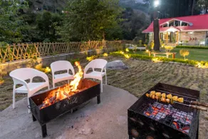 Luxe 2 BHK Mountain View•Private Lawn•WiFi•PetOK - Image 5