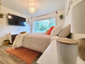 BOHO creekside get away - Image 2