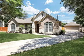 Gorgeous & Spacious 4-Bedroom Home with Pool & Spa - Image 2