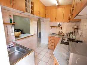 Spacious 2-bedroom guesthouse in Flora Park - Image 3