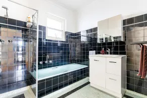 Beautiful 3 Bedrooms BNB between Airport and Sea - Image 5