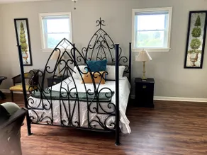 The Gray Mare, 1 bed 1 bath private guest suite - Image 4