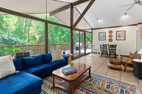 The Bayou Bungalow, 0.5m to East Beach in OSMS! - Image 2