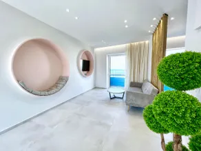 Luxury Apartment! Beach Front! Superb Location! - Image 2
