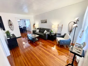 ENTIRE UNIT: Charming Century Home in Harbour town - Image 3