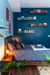 Private Street Entrance to Spacious Guest Room - Image 5