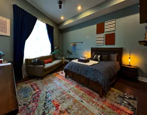 Private Street Entrance to Spacious Guest Room - Image 3