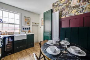 Insta-worthy Loft on Historic Chester Rows, Sleeps 4 & Free Parking - Image 2