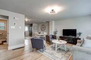 New cozy home near Outlets & Amish Country - Image 3