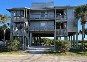 Cozy 2-Bed Condo, Walk to Beach & Dining - Image 2