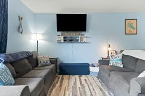 King Bed, Sleeps 6, Lake Winni Views & Pool - Image 4