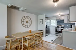 Renovated 2 BR home close to Lancaster attractions - Image 5