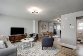 Renovated 2 BR home close to Lancaster attractions - Image 3