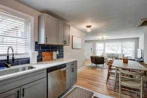 Renovated 2 BR home close to Lancaster attractions - Image 2