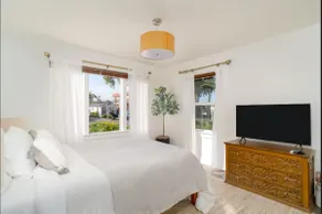 Charming Beach Cottage, 2 blocks from the water! - Image 4